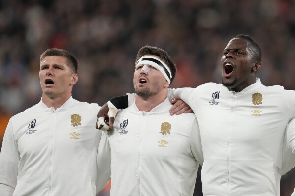 Stade de France crowd treats England players to hostile chorus of